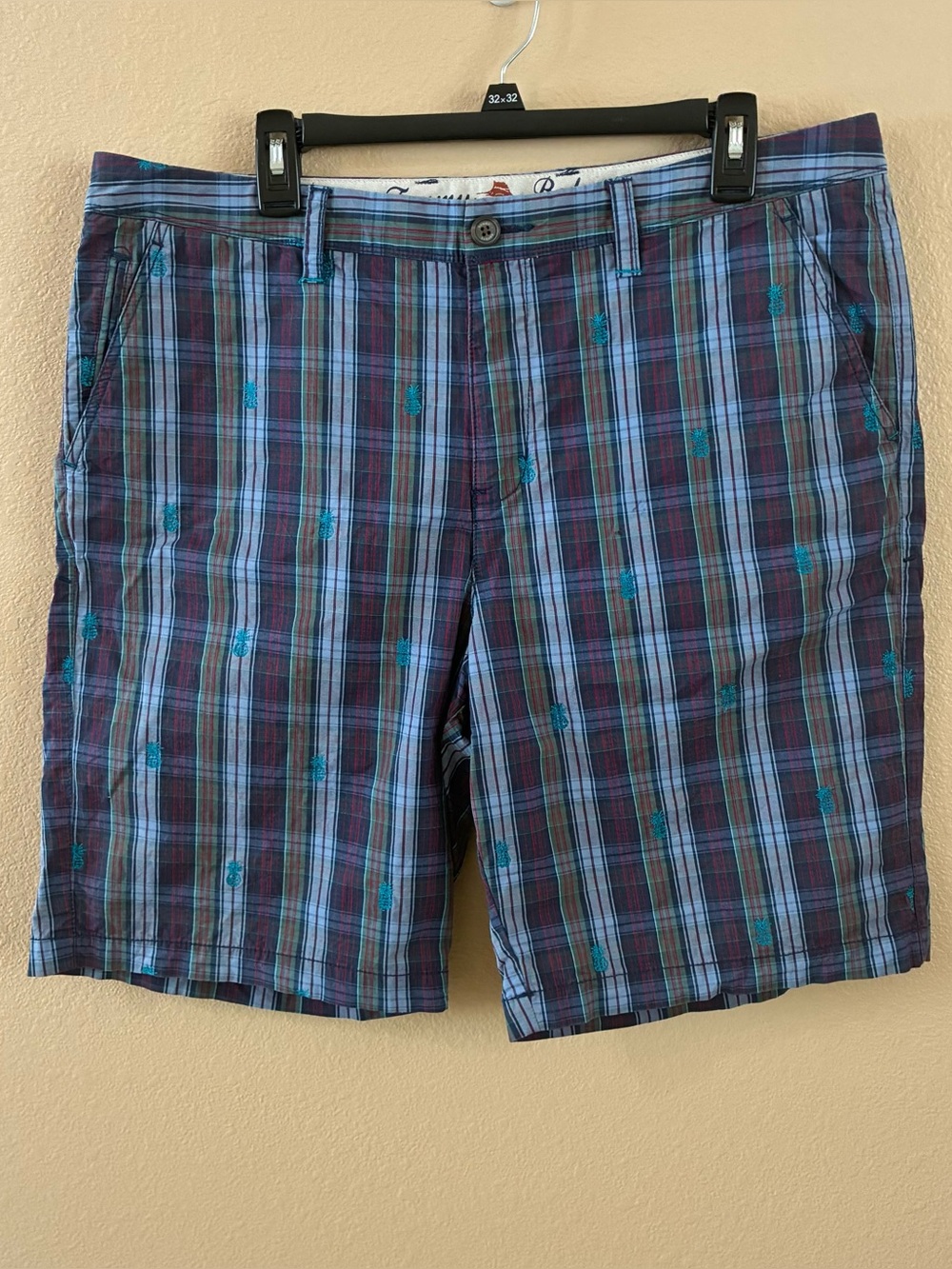 Tommy Bahama Mens 36 Plaid Shorts with Pineapple Embroidered Detail 10 Inseam